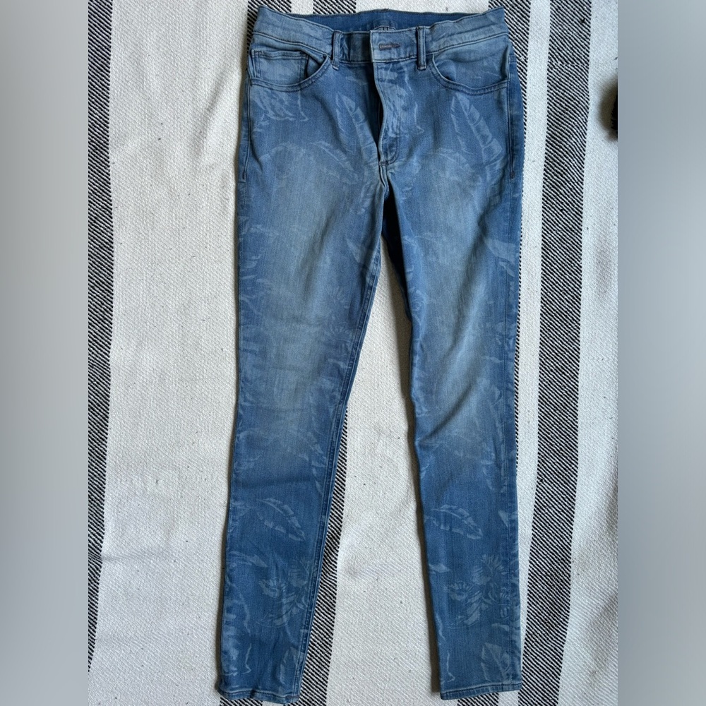Unbranded Shortie Low Rise Skinny Jeans w/ Leaf Print detailing Women’s 8 •EUC